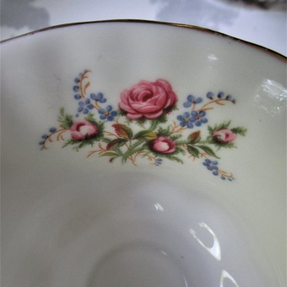 Bone China Mug Winsome by Royal Albert, England 1975-1997 - Picture 8 of 12